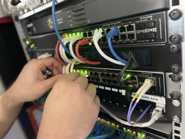 ربط الحبال بالقطع الطينية